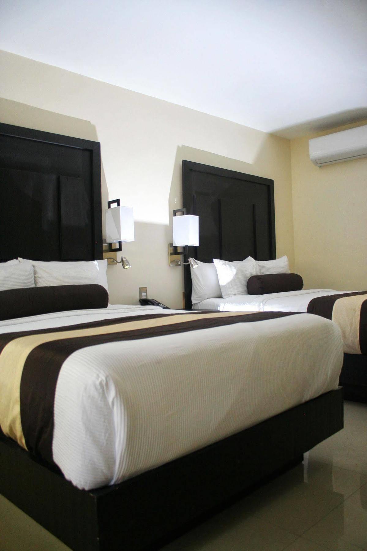 Hotel El Camino Inn&Suites Reynosa Exterior foto